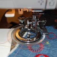 Blüten sticken mit dem "Flower Stitcher" von Janome