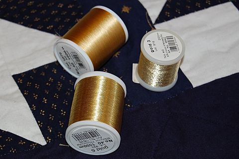 Goldenes Garn für Ihre Weihnachtsdeko